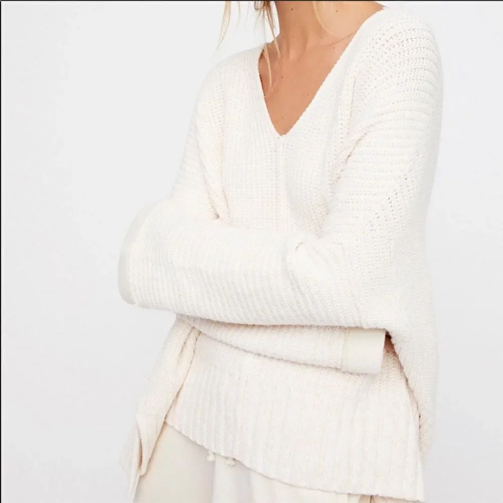 ✨ Free People Take Over Me V-Neck Knit Sweater✨